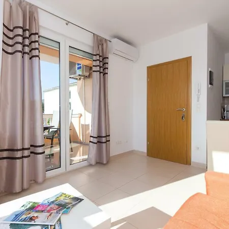 Janja Apartament *